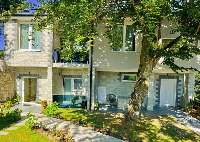 Vila Alpini Razëm Foto