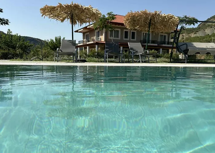 Camera 4 Letti In Villa In Campagna Petran Foto