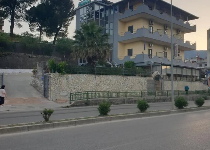 Qiqi Hotel Gjirokastër foto