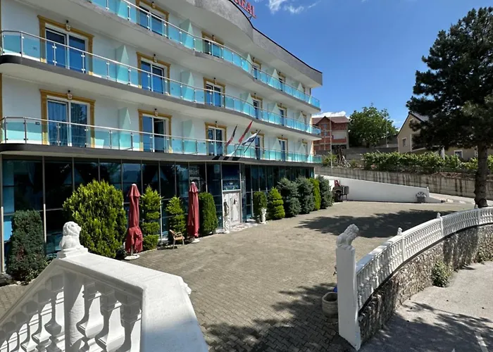 Hotel Restaurant Real Bajram Curri foto
