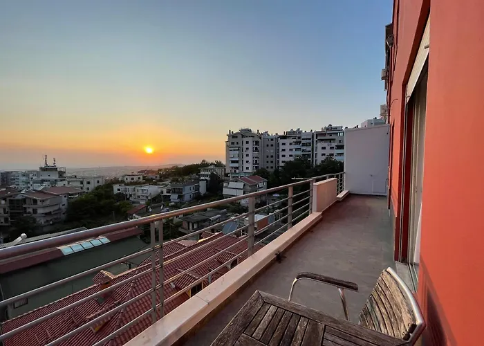 foto di Private Rooms 2 - City & Mountain Views & Free Parking & Wifi Linze